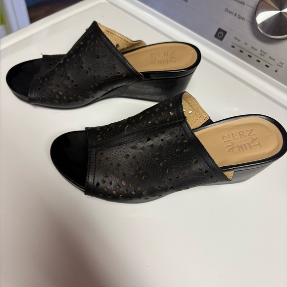 Black Women's Wedge Sandals Never Worn - Picture 1 of 10